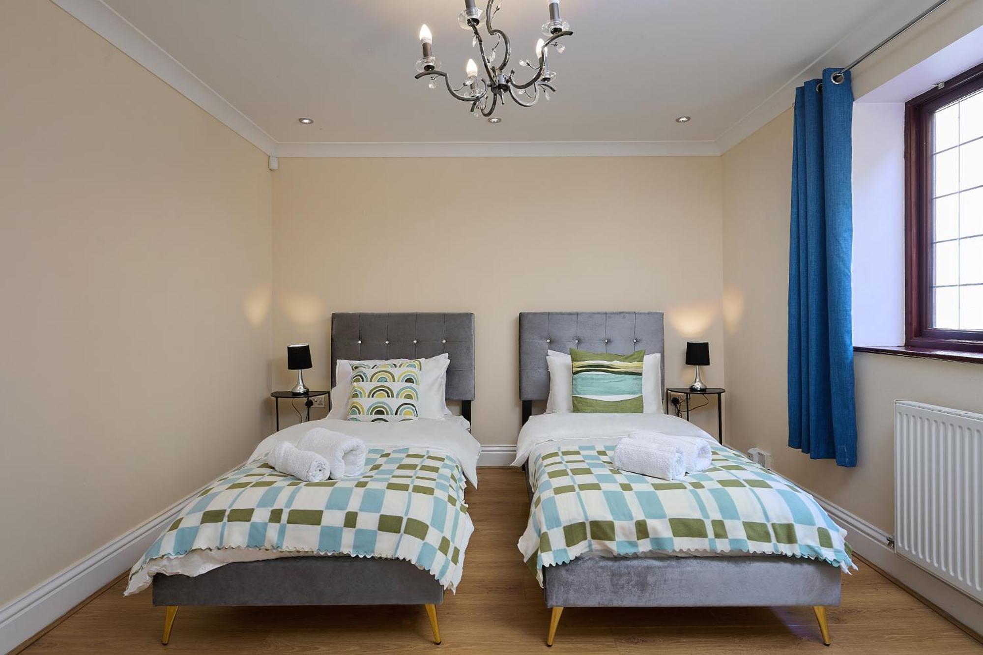 Spacious Home For Large Families And Contractors Wolverhampton Zewnętrze zdjęcie